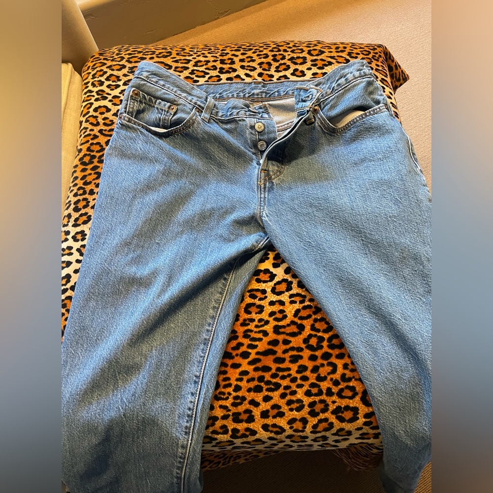 Levi’s 501 CT boyfriend button fly Jean.Medium blue. 28 x 34 100% cotton.